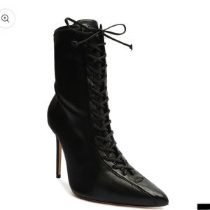 Schutz Tennie Booties Size 9 NWOB